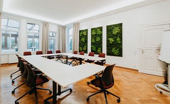 Blick in den großen Versammlungsraum