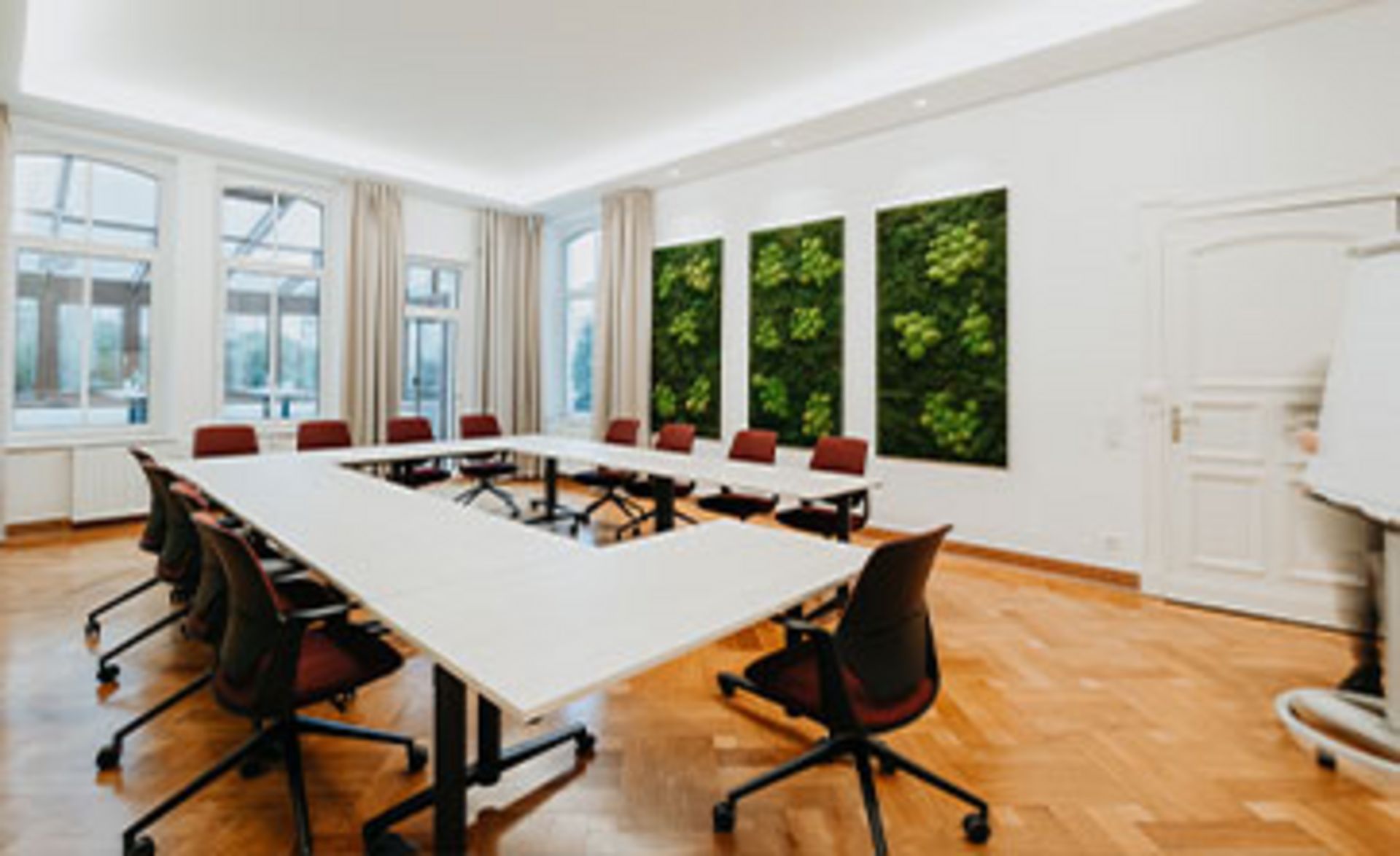 Blick in den großen Versammlungsraum