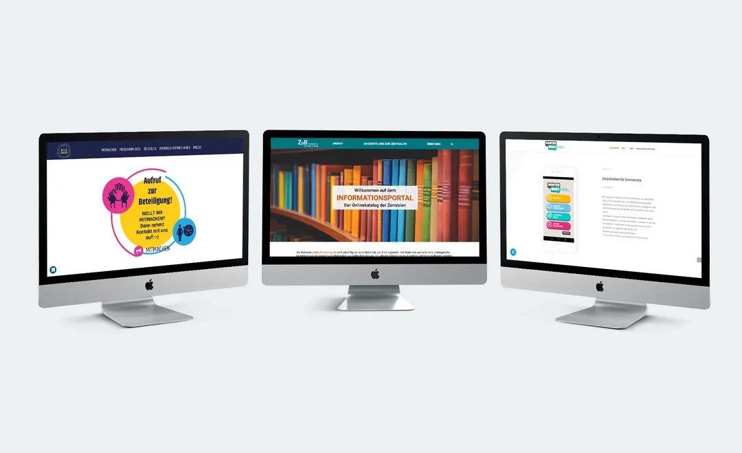 Drei Monitore mit unterschiedlichen Seiten für politische Bildung